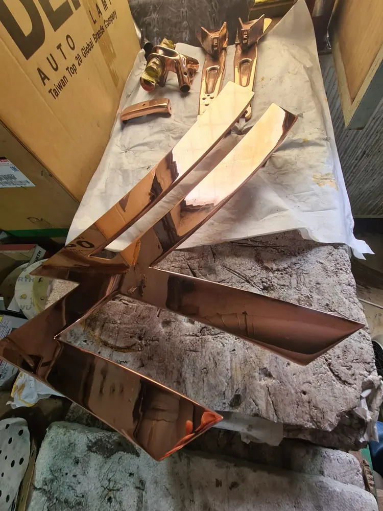 Quattroelle superyacht emblem restoration — 3