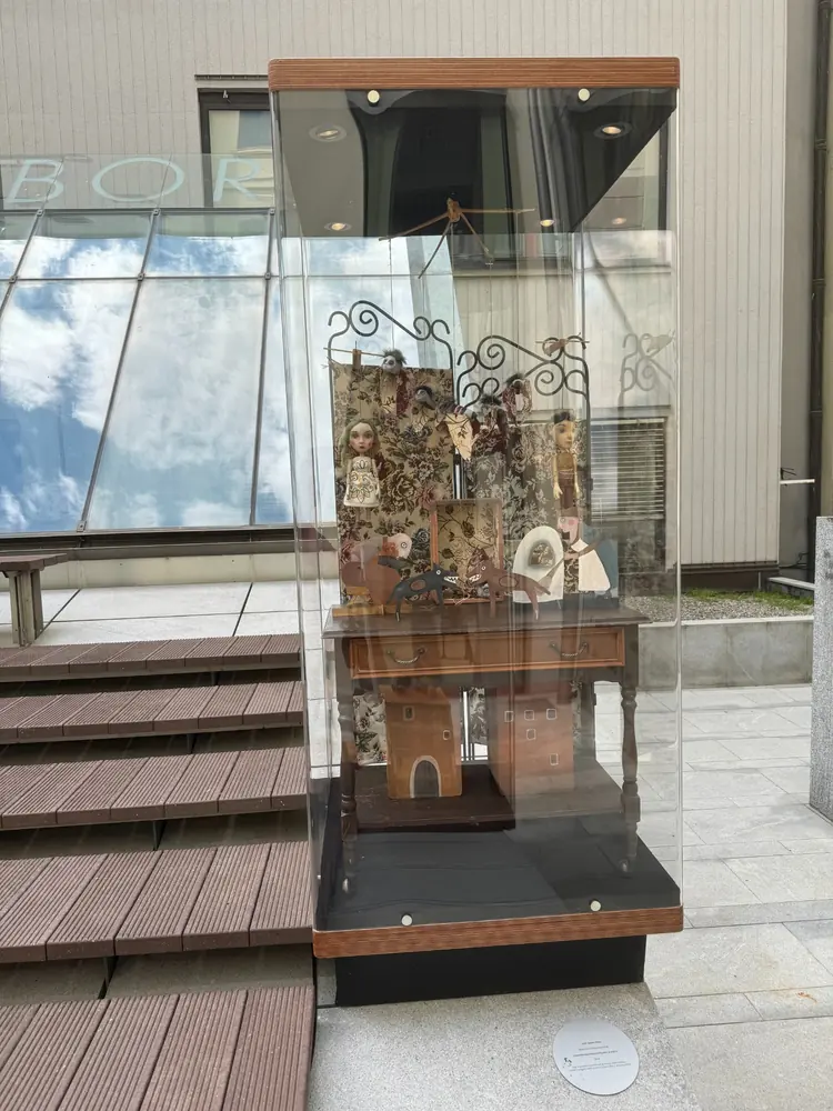 Exhibition showcases — 5